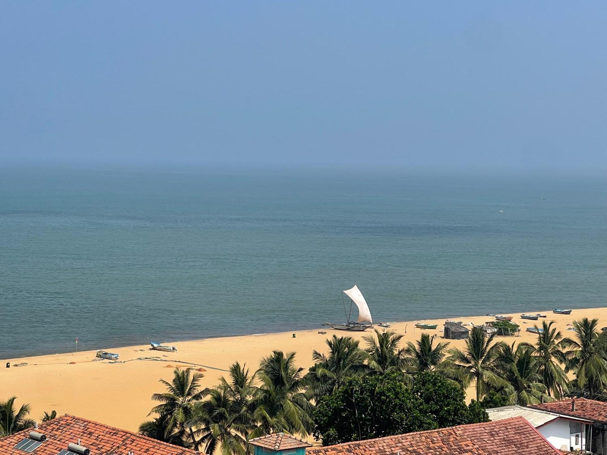 Ocean Breeze Sea View Luxury Apartments Negombo Ngoại thất bức ảnh