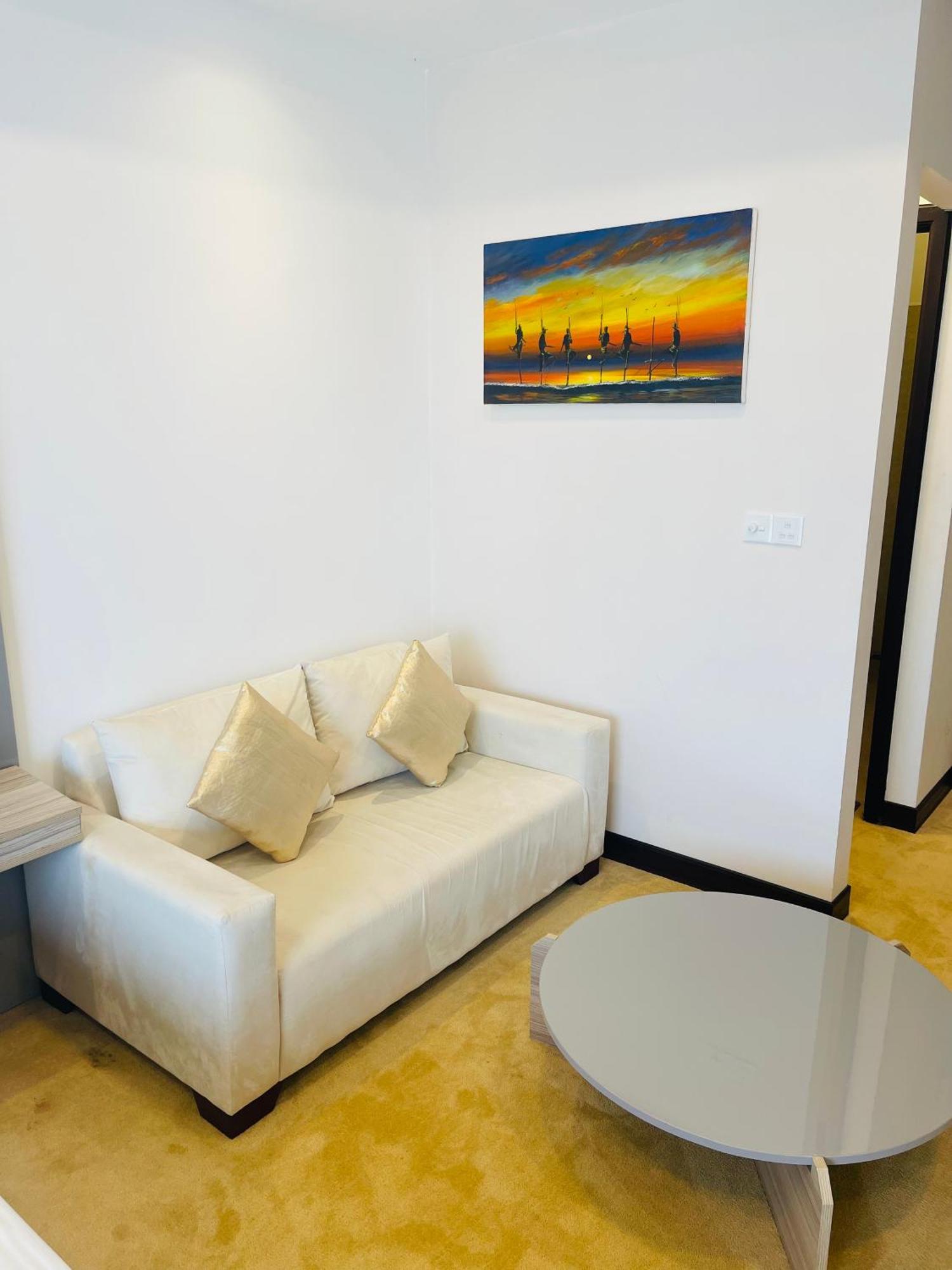 Ocean Breeze Sea View Luxury Apartments Negombo Ngoại thất bức ảnh
