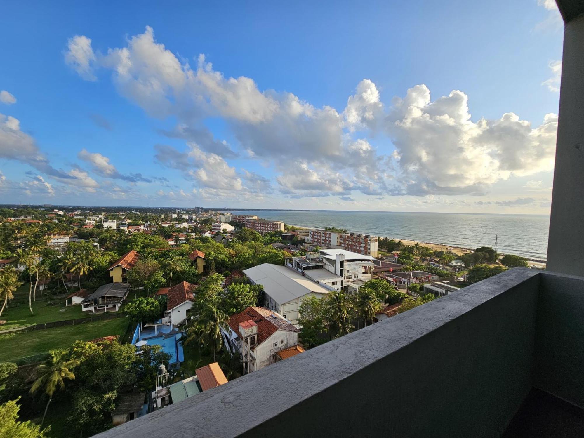 Ocean Breeze Sea View Luxury Apartments Negombo Ngoại thất bức ảnh