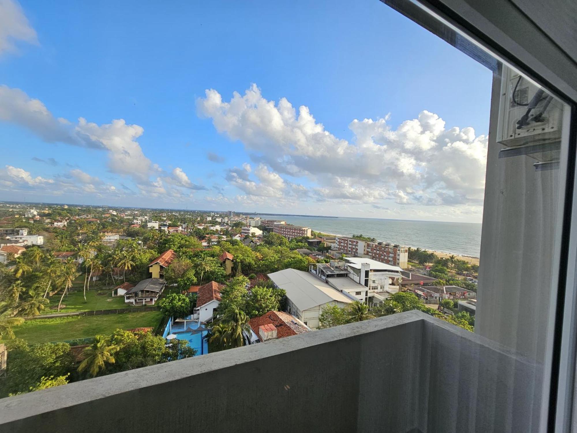 Ocean Breeze Sea View Luxury Apartments Negombo Ngoại thất bức ảnh