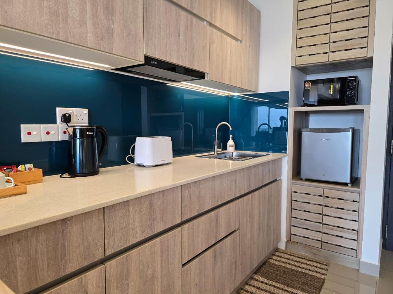 Ocean Breeze Sea View Luxury Apartments Negombo Ngoại thất bức ảnh